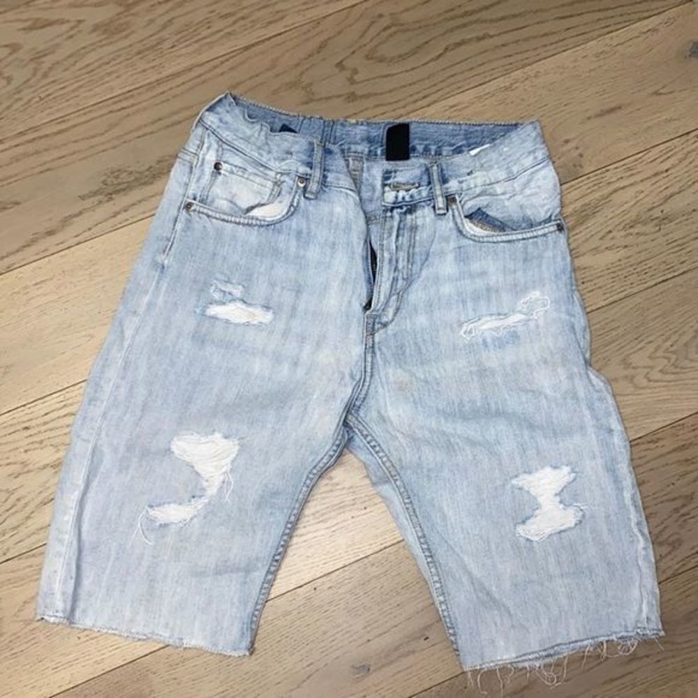 Boys H&M denim distressed shorts‎